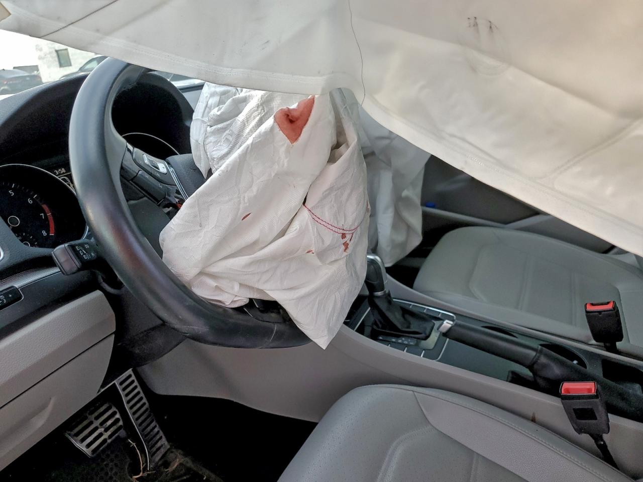 2018 VOLKSWAGEN PASSAT S photo 9