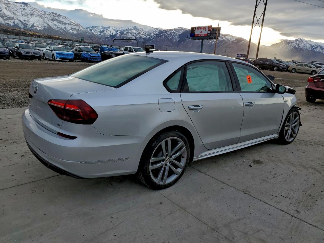 2018 VOLKSWAGEN PASSAT S photo 3