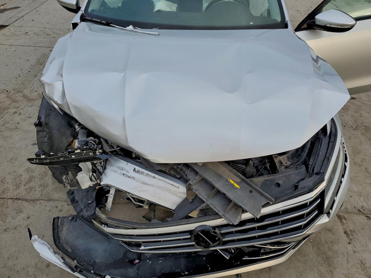 2018 VOLKSWAGEN PASSAT S photo 11