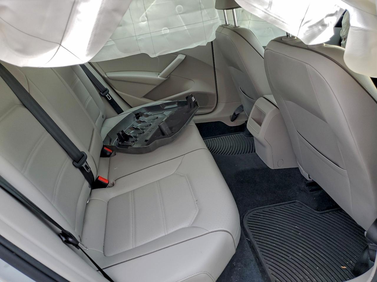 2018 VOLKSWAGEN PASSAT S photo 10