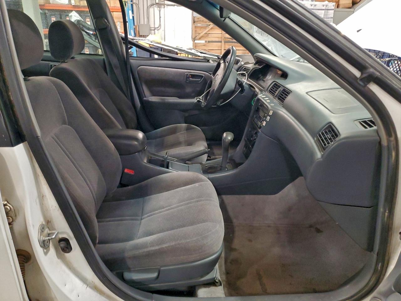 1999 TOYOTA CAMRY CE photo 19