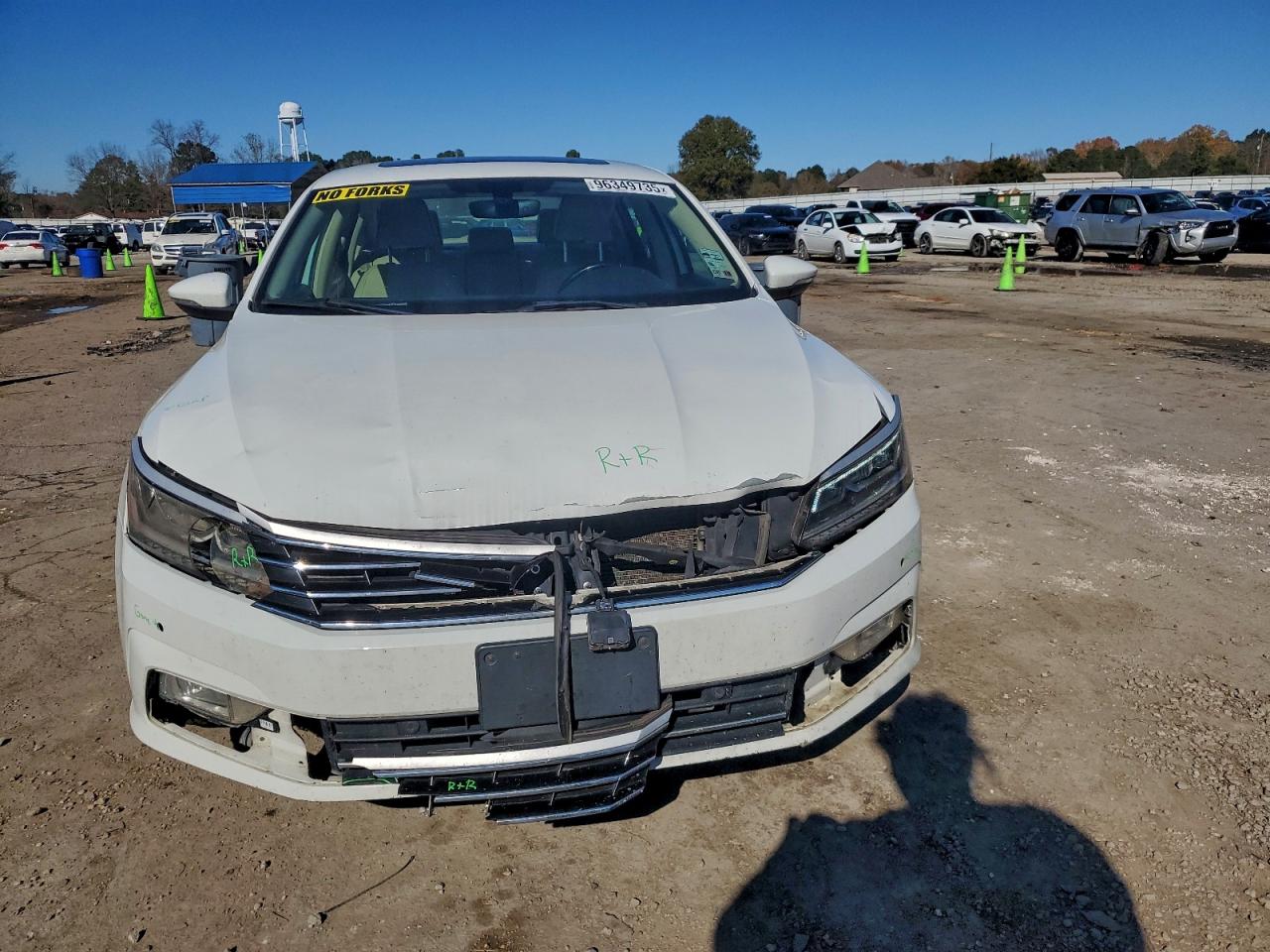 2017 VOLKSWAGEN PASSAT SE photo 9