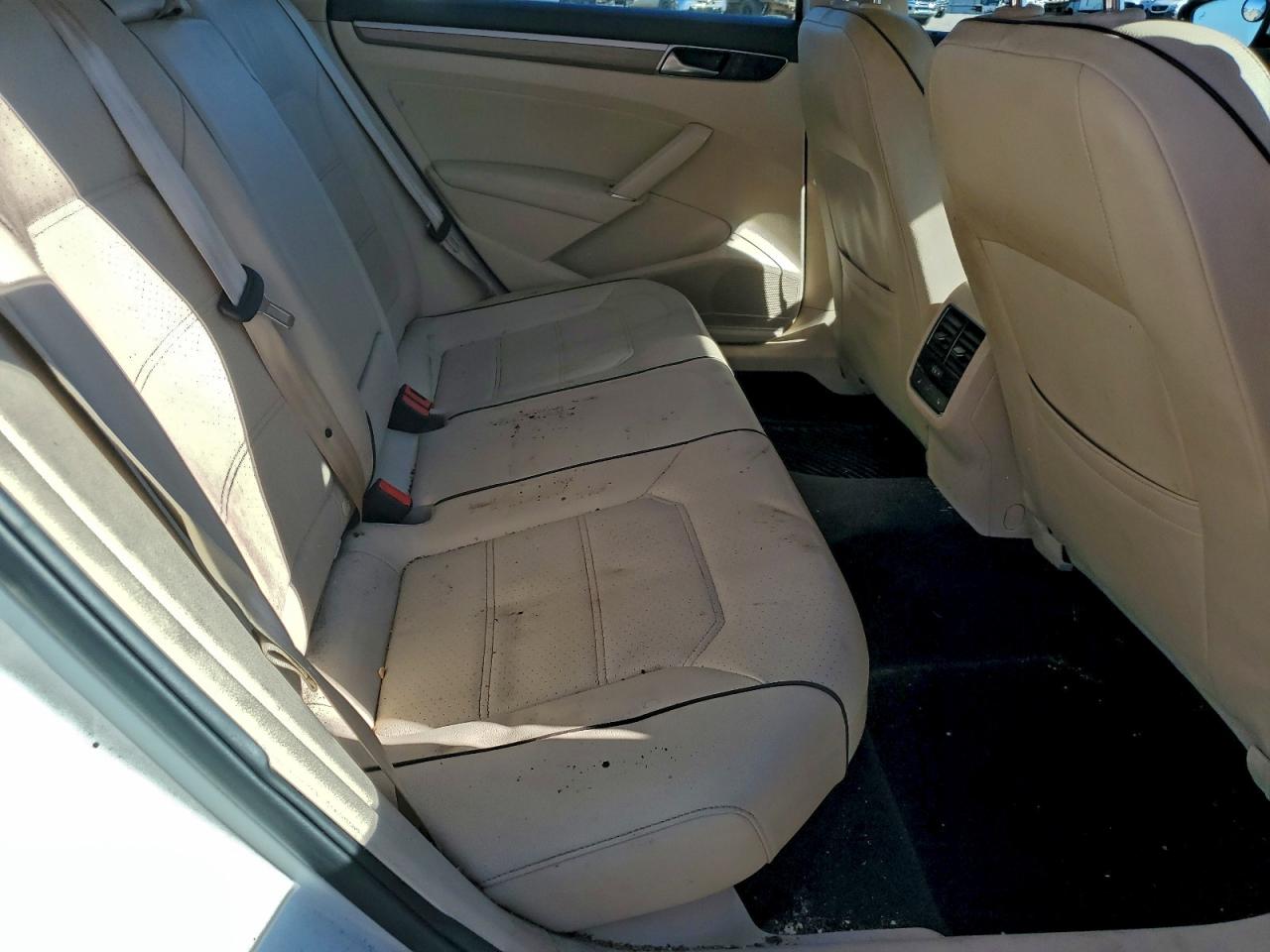 2017 VOLKSWAGEN PASSAT SE photo 19