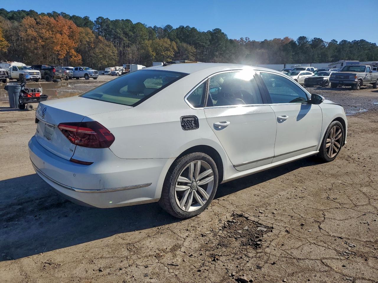 2017 VOLKSWAGEN PASSAT SE photo 5