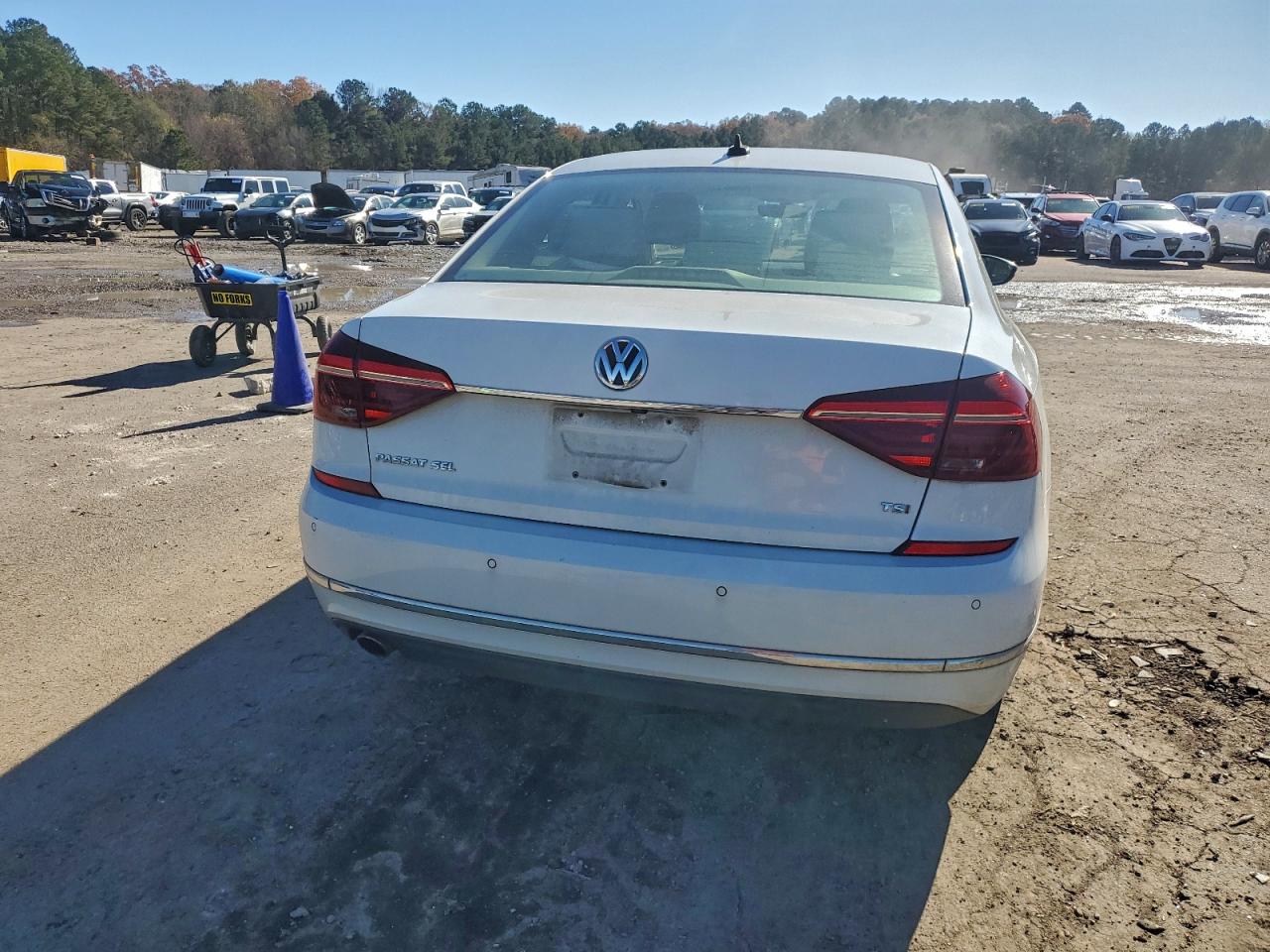 2017 VOLKSWAGEN PASSAT SE photo 11