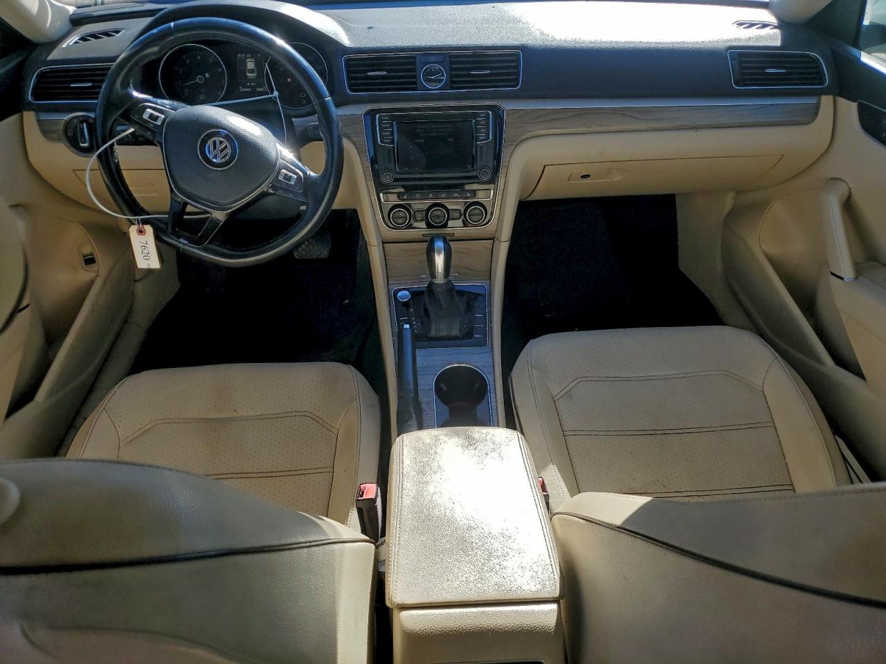 2017 VOLKSWAGEN PASSAT SE photo 15