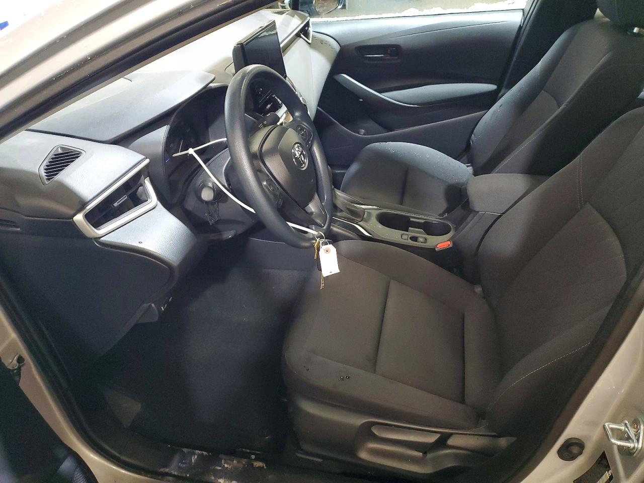 2025 TOYOTA COROLLA LE photo 13