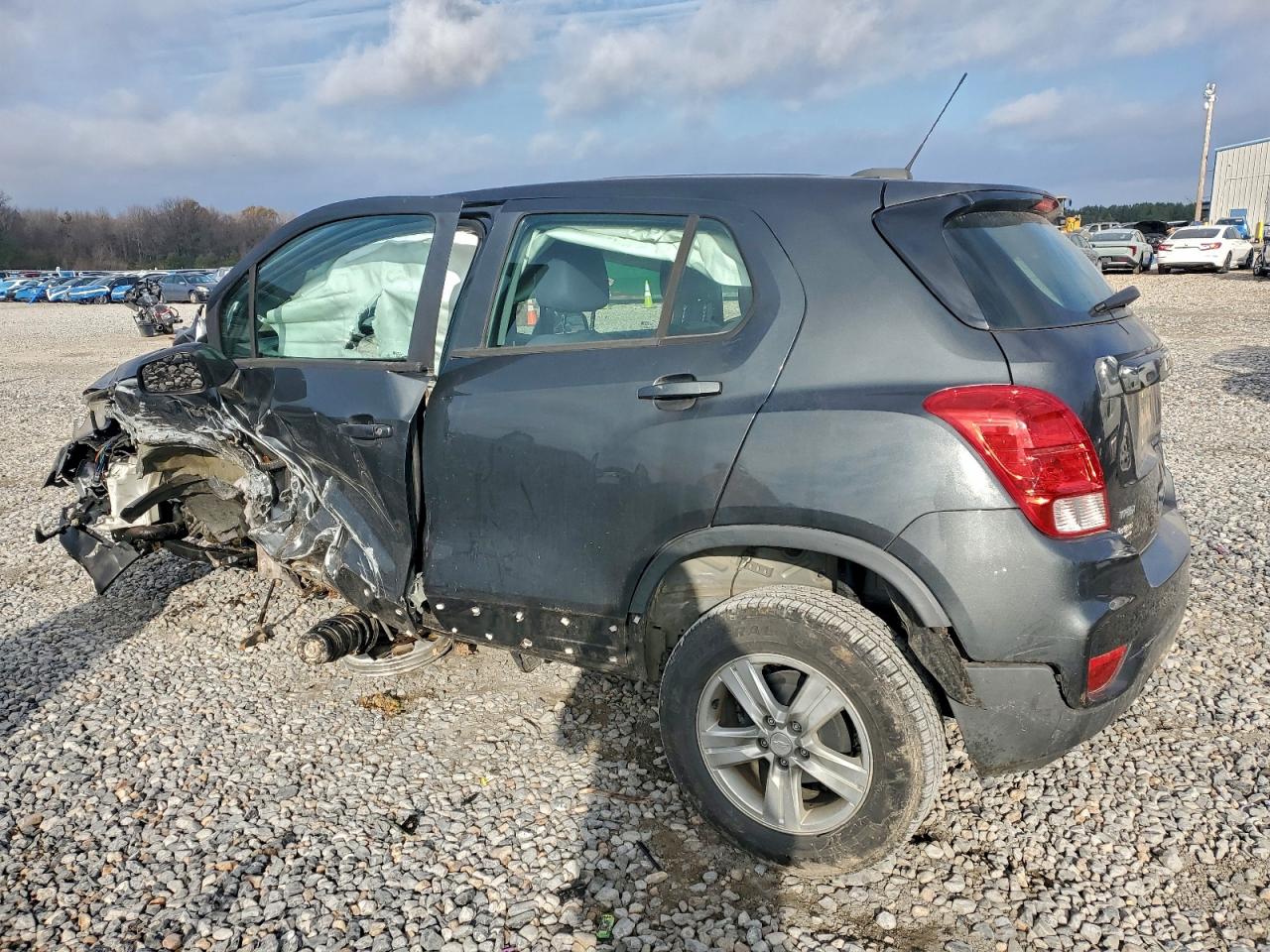 2019 CHEVROLET TRAX LS photo 2