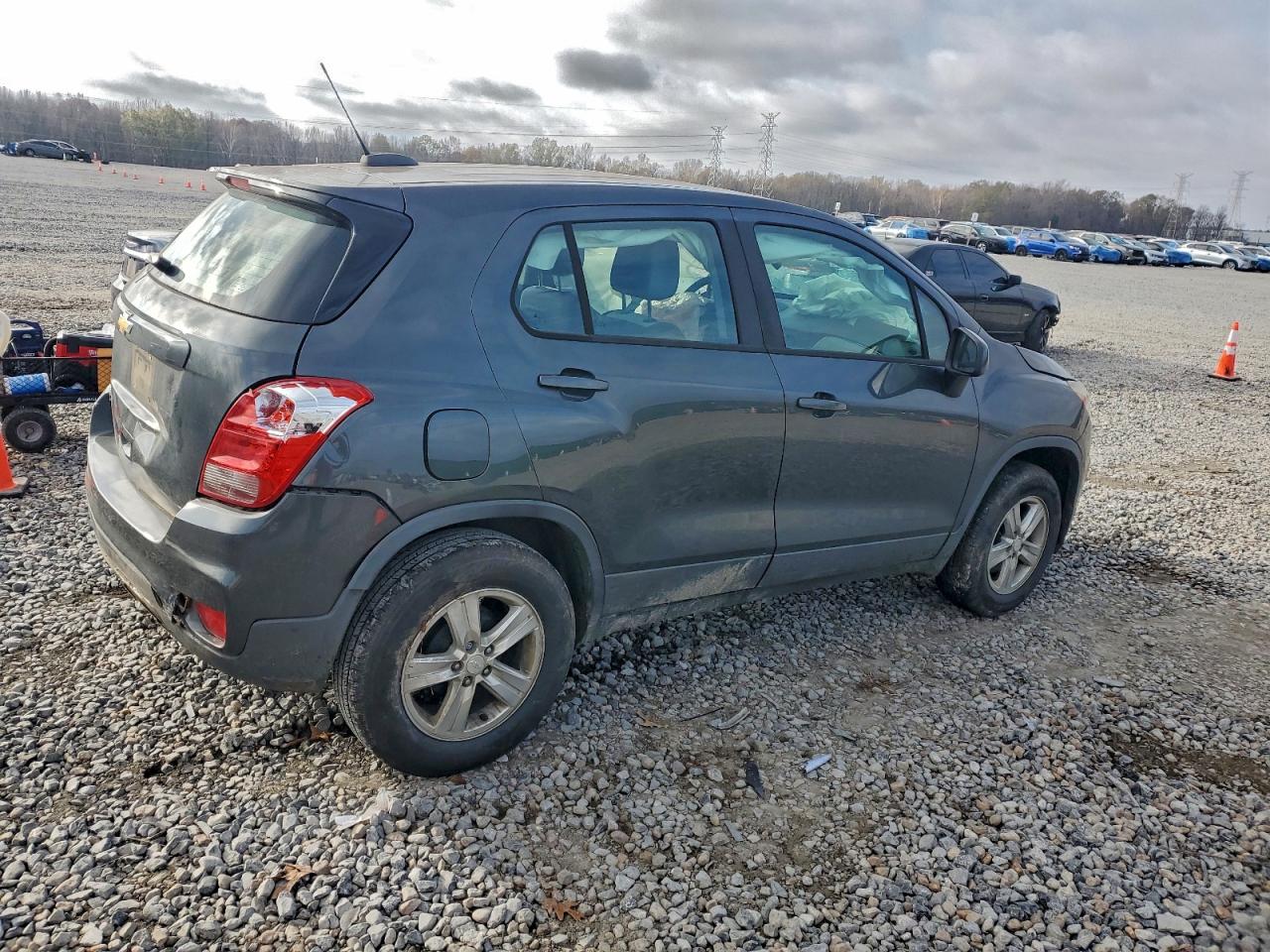 2019 CHEVROLET TRAX LS photo 3