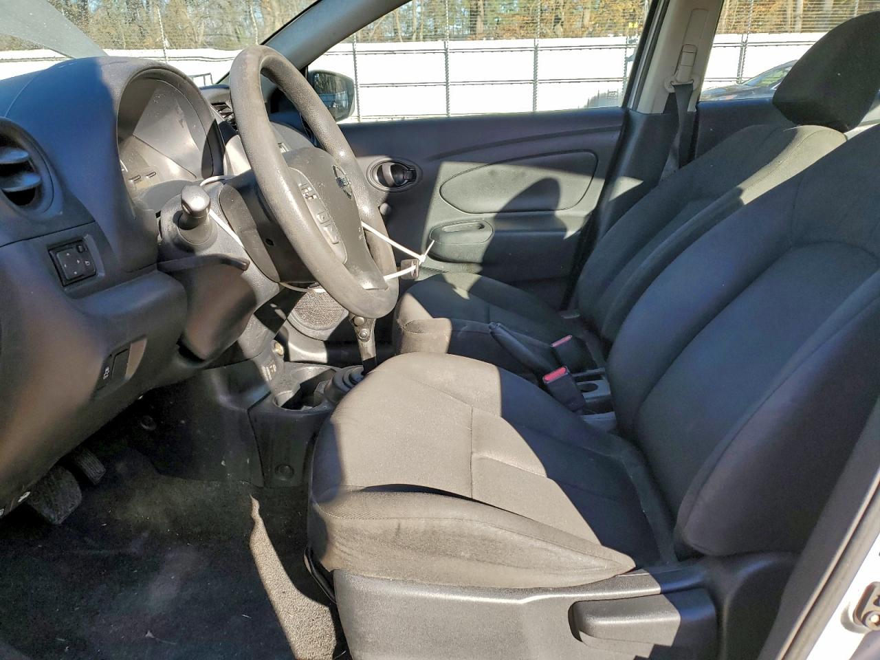 2019 NISSAN VERSA S photo 7
