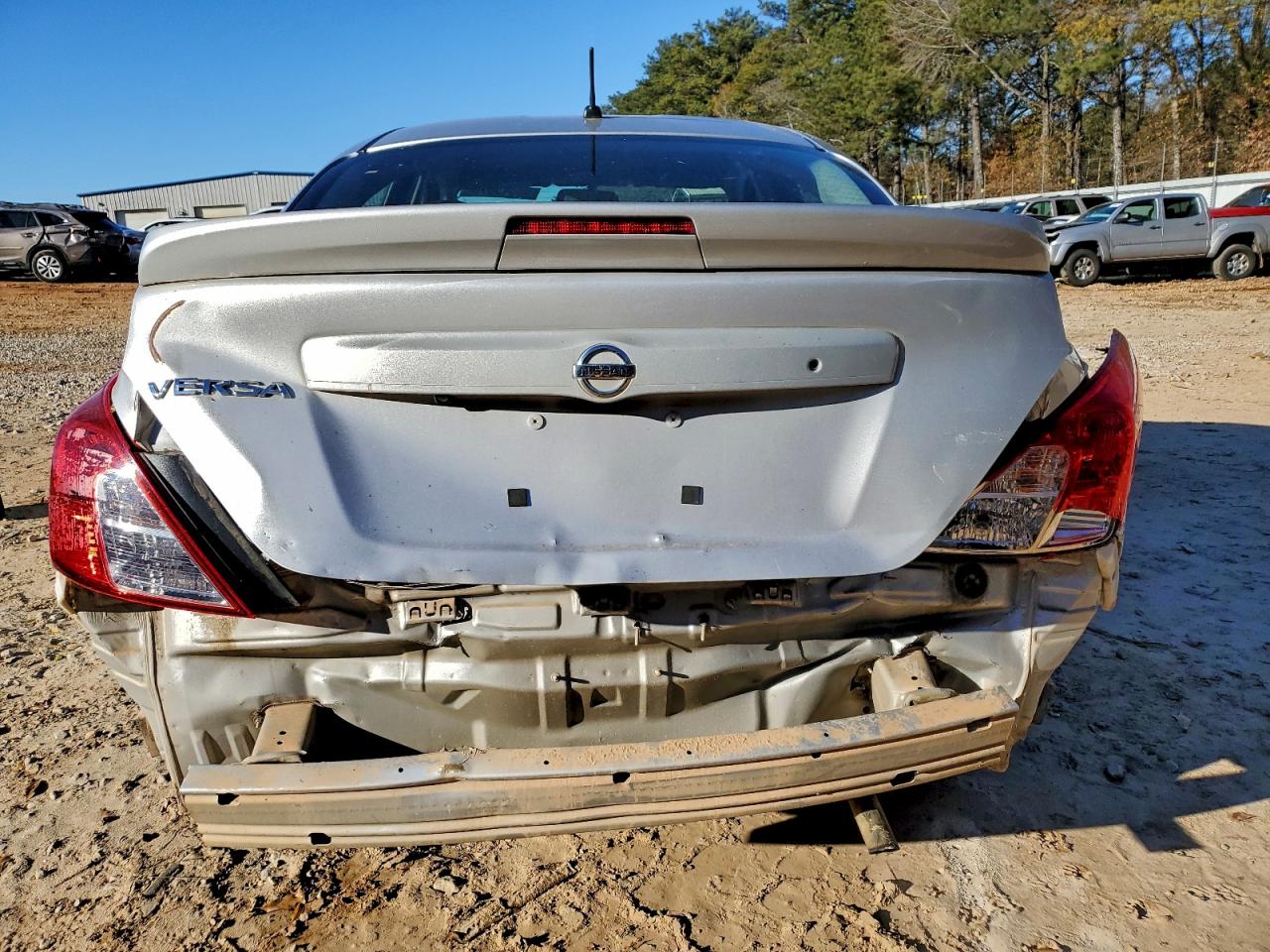 2019 NISSAN VERSA S photo 6