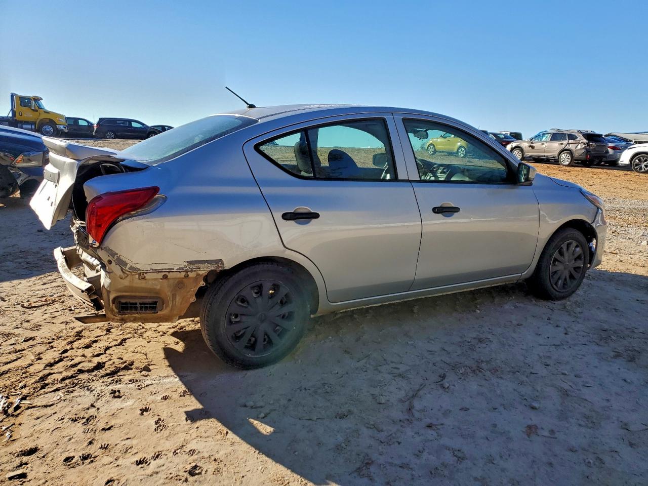 2019 NISSAN VERSA S photo 3