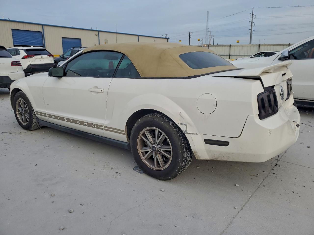 2005 FORD MUSTANG photo 2