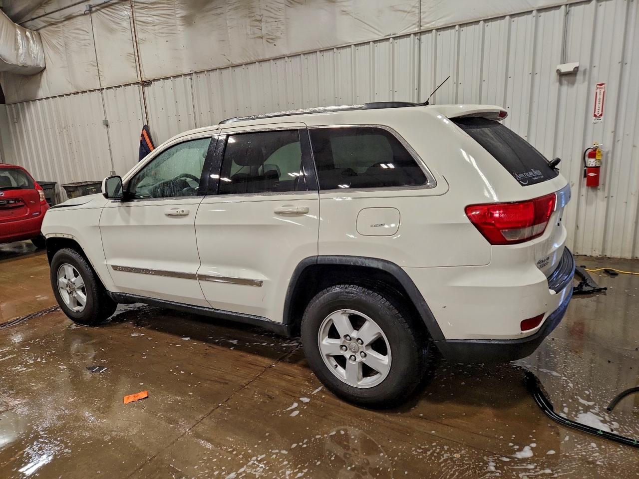 2011 JEEP GRAND CHEROKEE LAREDO photo 3