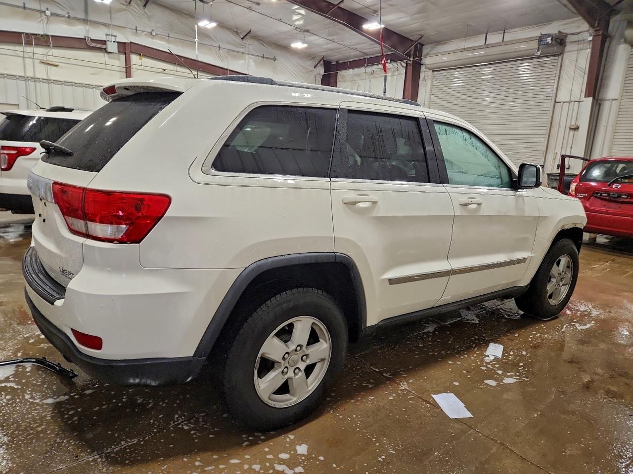 2011 JEEP GRAND CHEROKEE LAREDO photo 5
