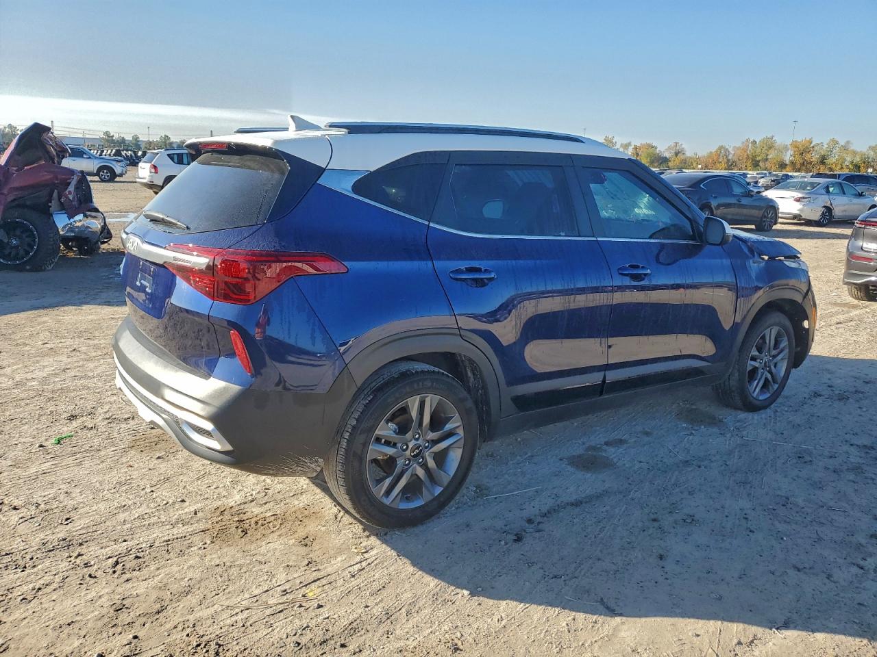 2023 KIA SELTOS S photo 3