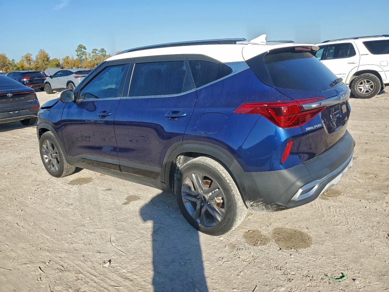 2023 KIA SELTOS S photo 2
