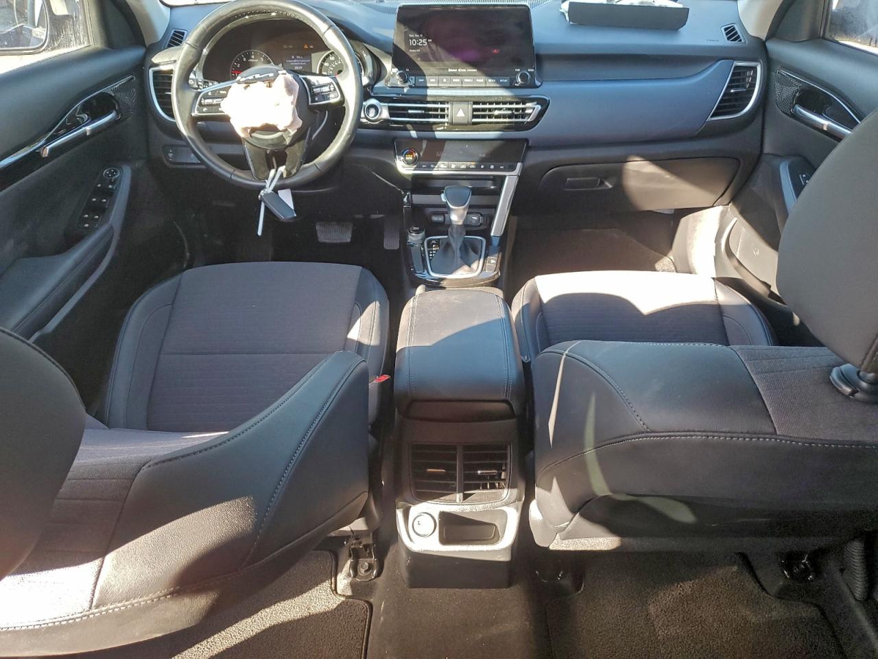 2023 KIA SELTOS S photo 8