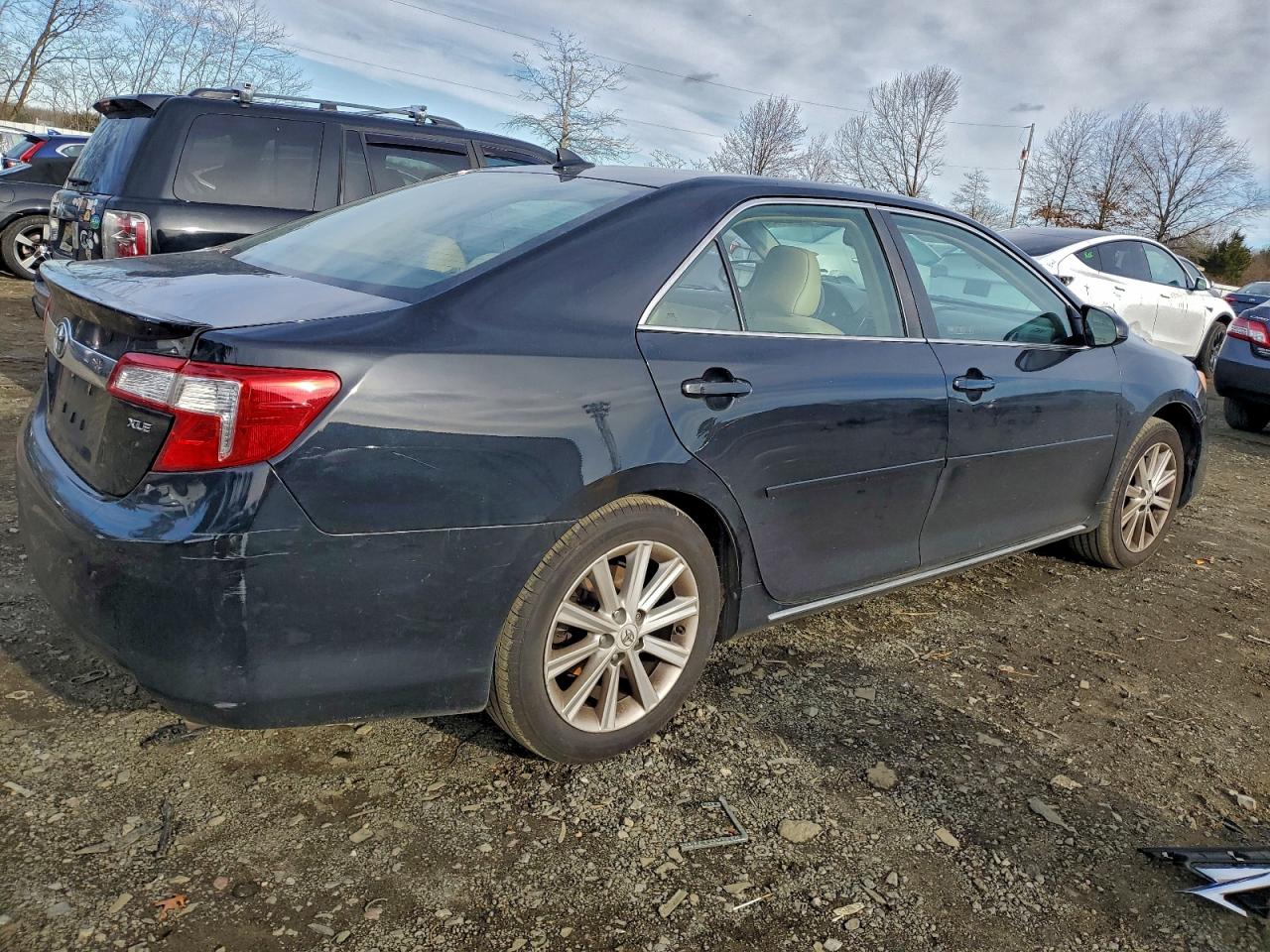 2012 TOYOTA CAMRY SE photo 3