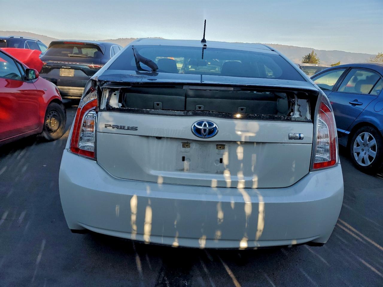 2015 TOYOTA PRIUS photo 6