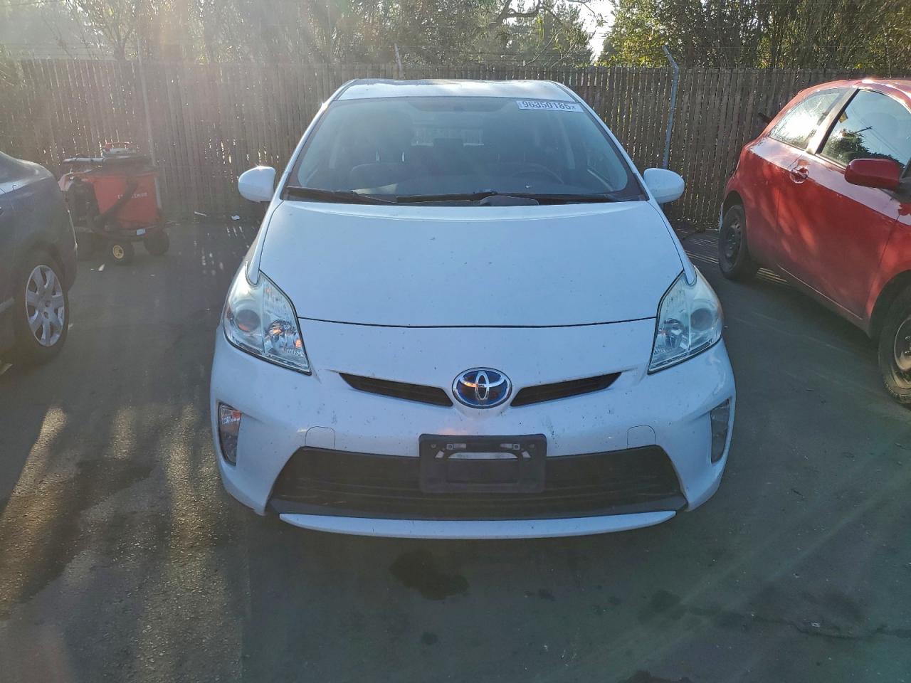 2015 TOYOTA PRIUS photo 5