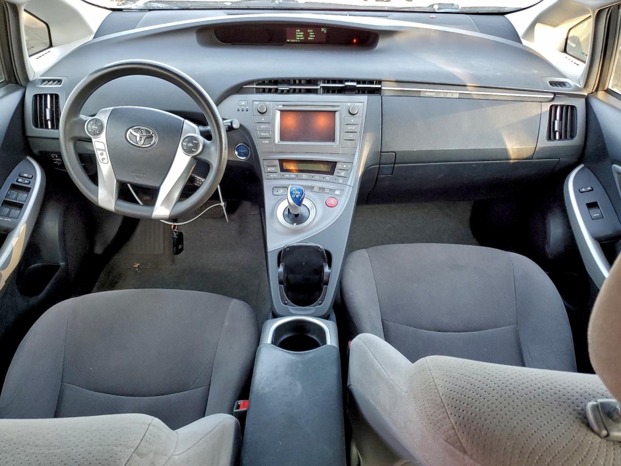 2015 TOYOTA PRIUS photo 8