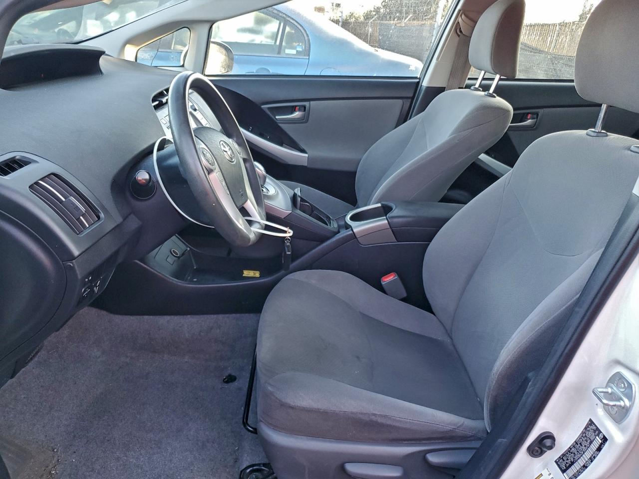 2015 TOYOTA PRIUS photo 7