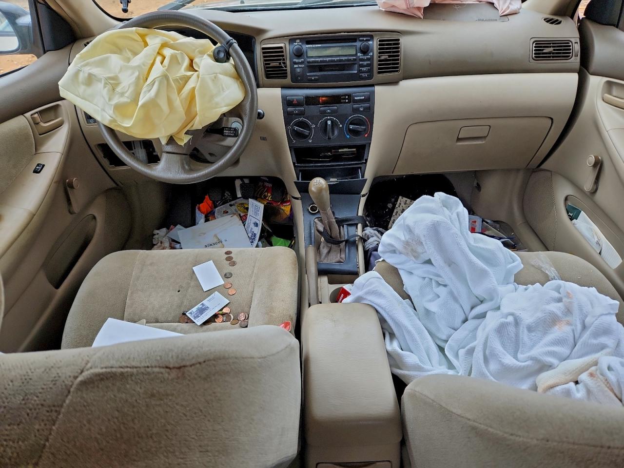 2004 TOYOTA COROLLA photo 8