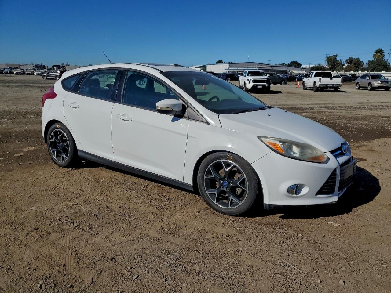 2014 FORD FOCUS SE photo 4