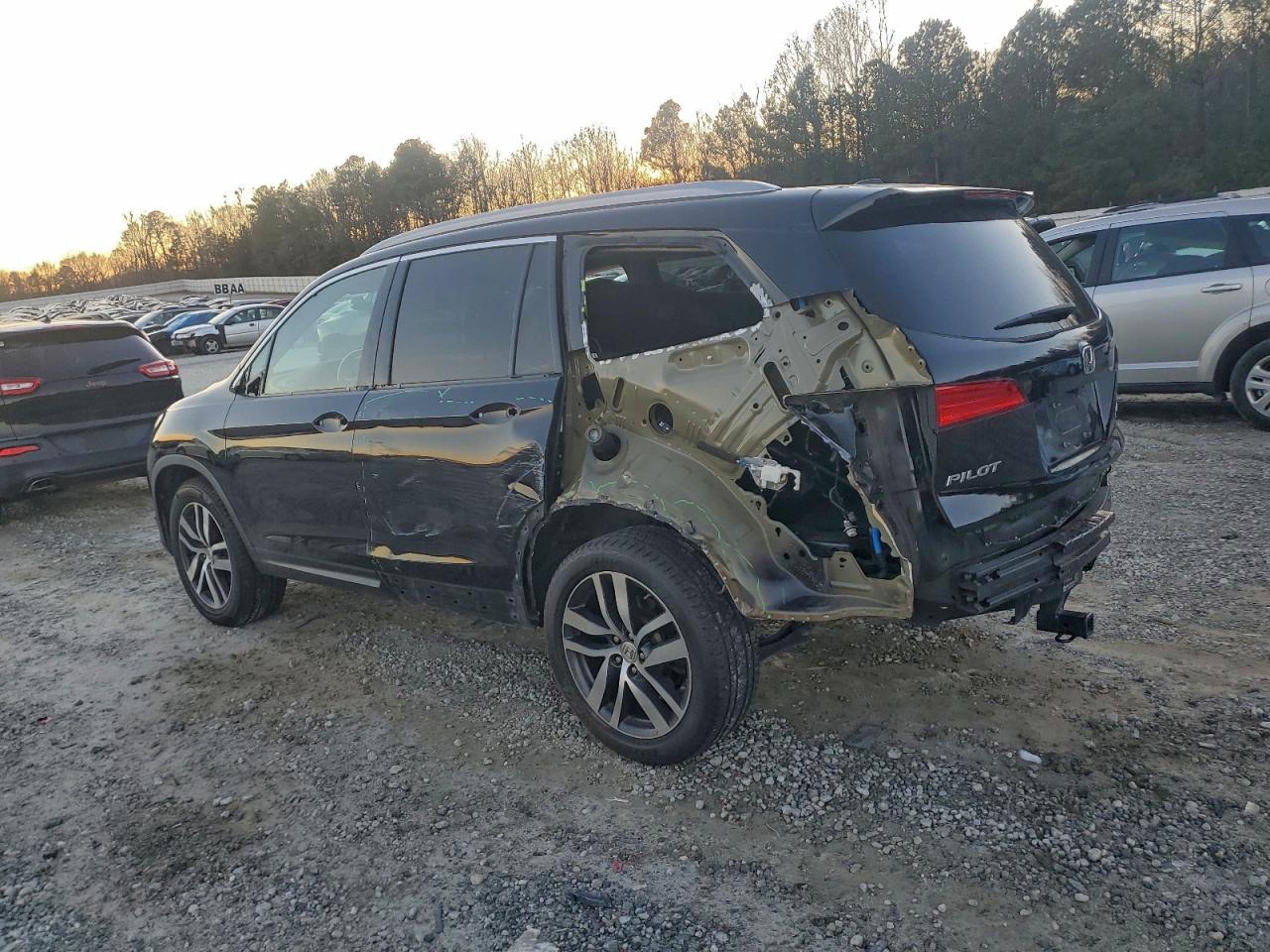 2016 HONDA PILOT TOURING photo 2