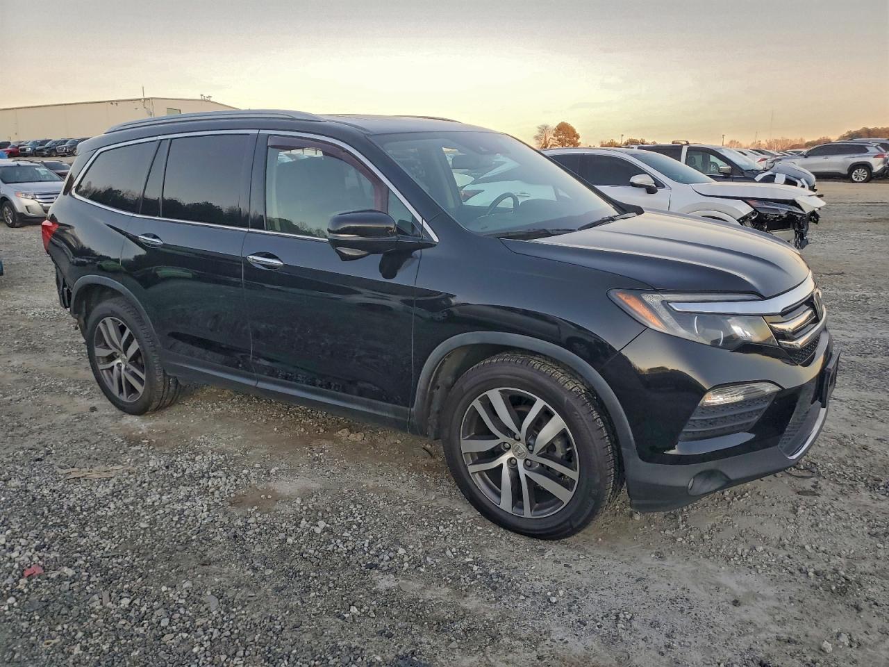 2016 HONDA PILOT TOURING photo 4