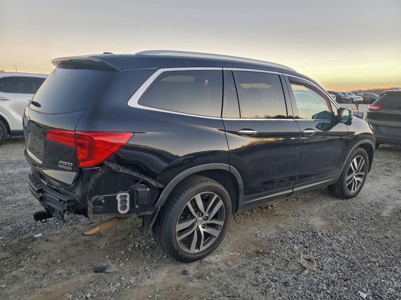 2016 HONDA PILOT TOURING photo 3