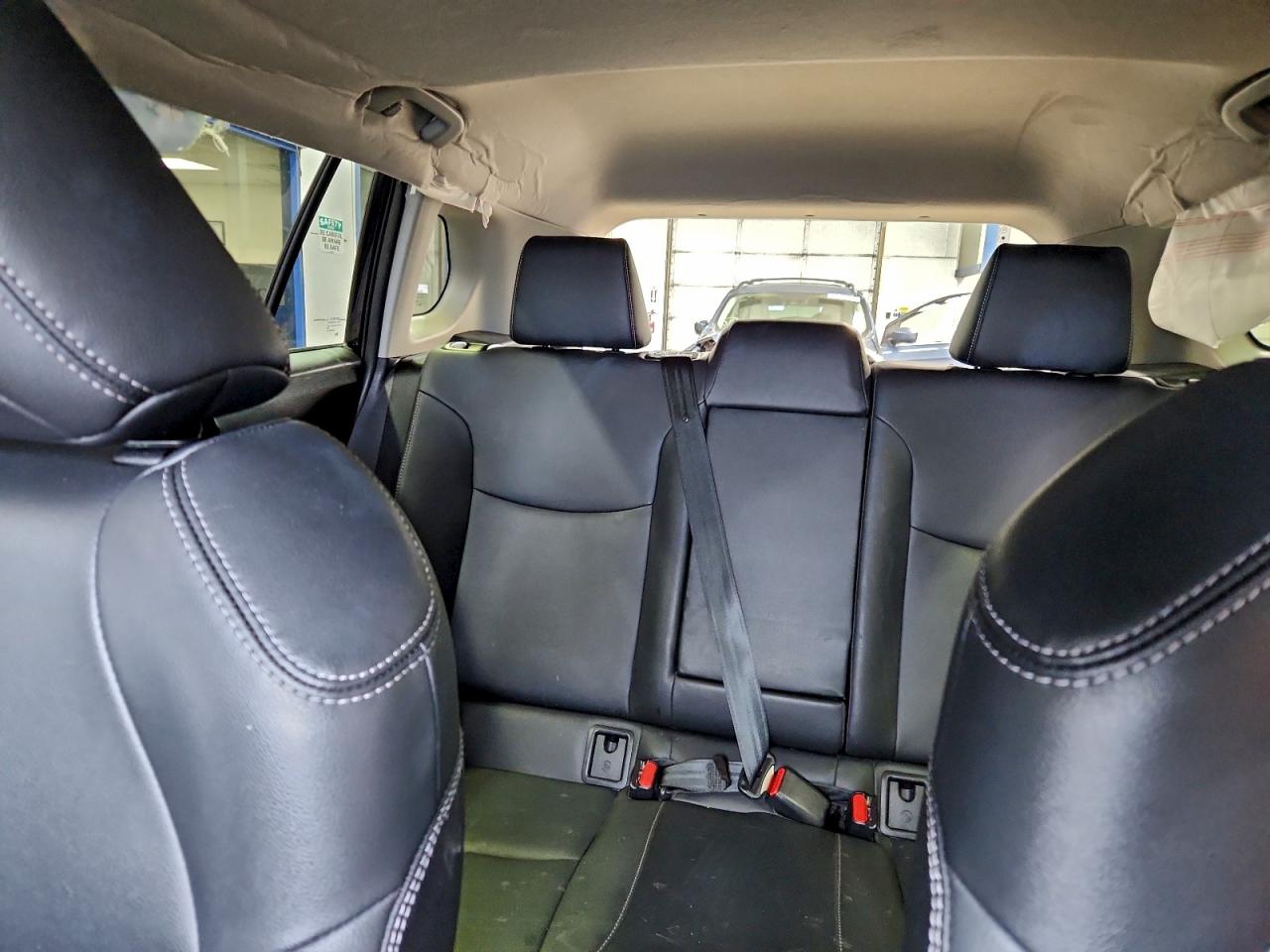 2022 TOYOTA COROLLA CROSS XLE photo 10