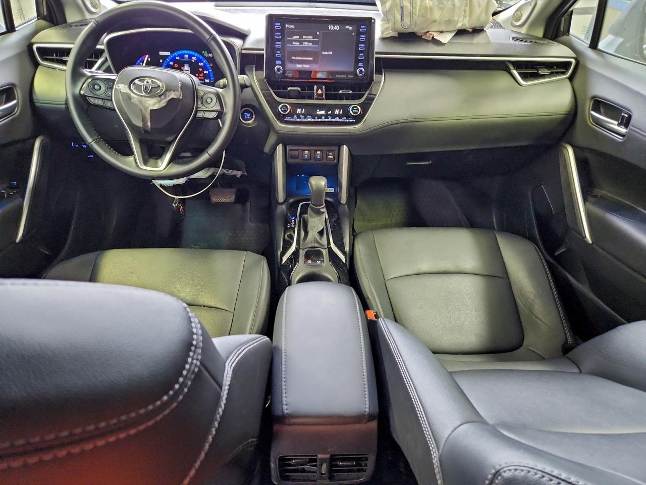 2022 TOYOTA COROLLA CROSS XLE photo 8