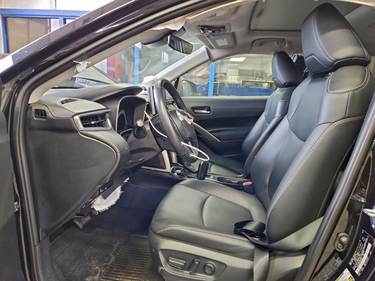 2022 TOYOTA COROLLA CROSS XLE photo 7