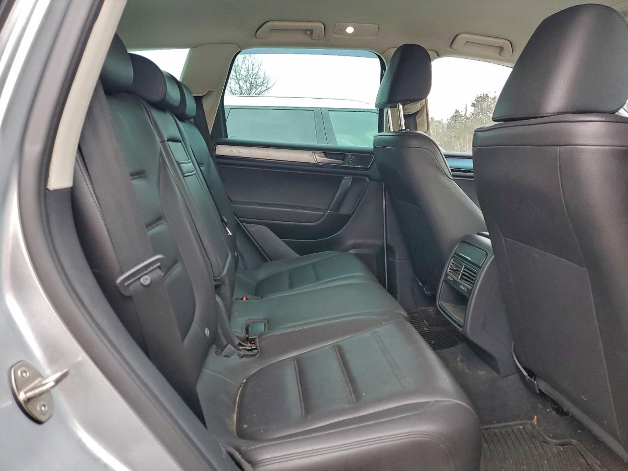 2015 VOLKSWAGEN TOUAREG V6 TDI photo 11