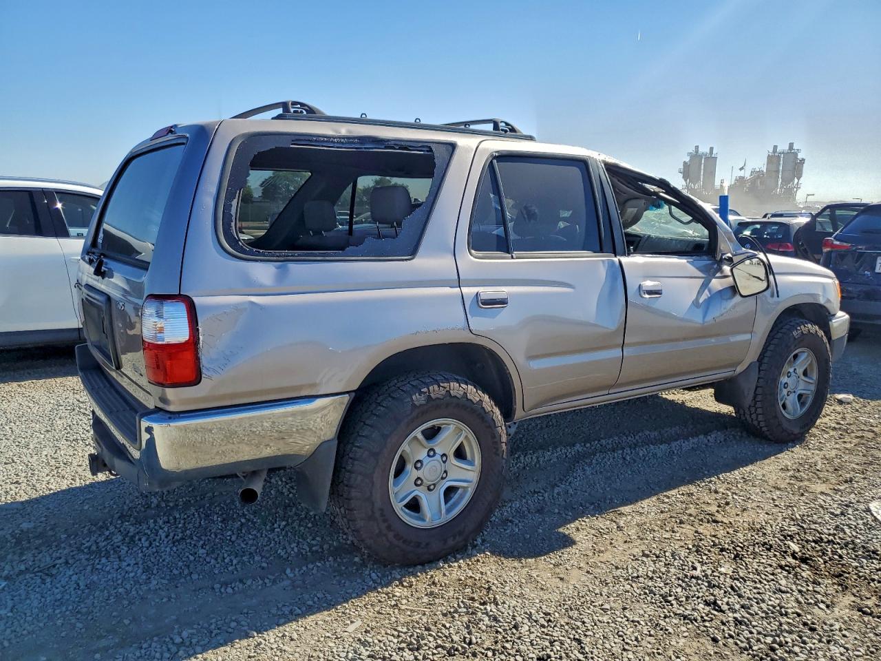 2001 TOYOTA 4RUNNER SR5 photo 3