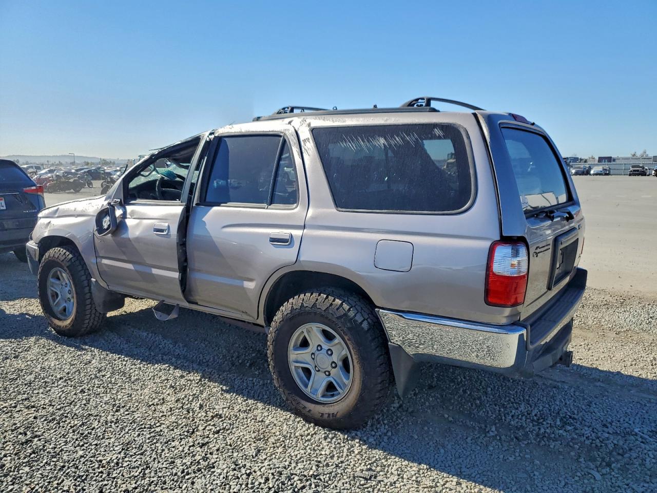 2001 TOYOTA 4RUNNER SR5 photo 2