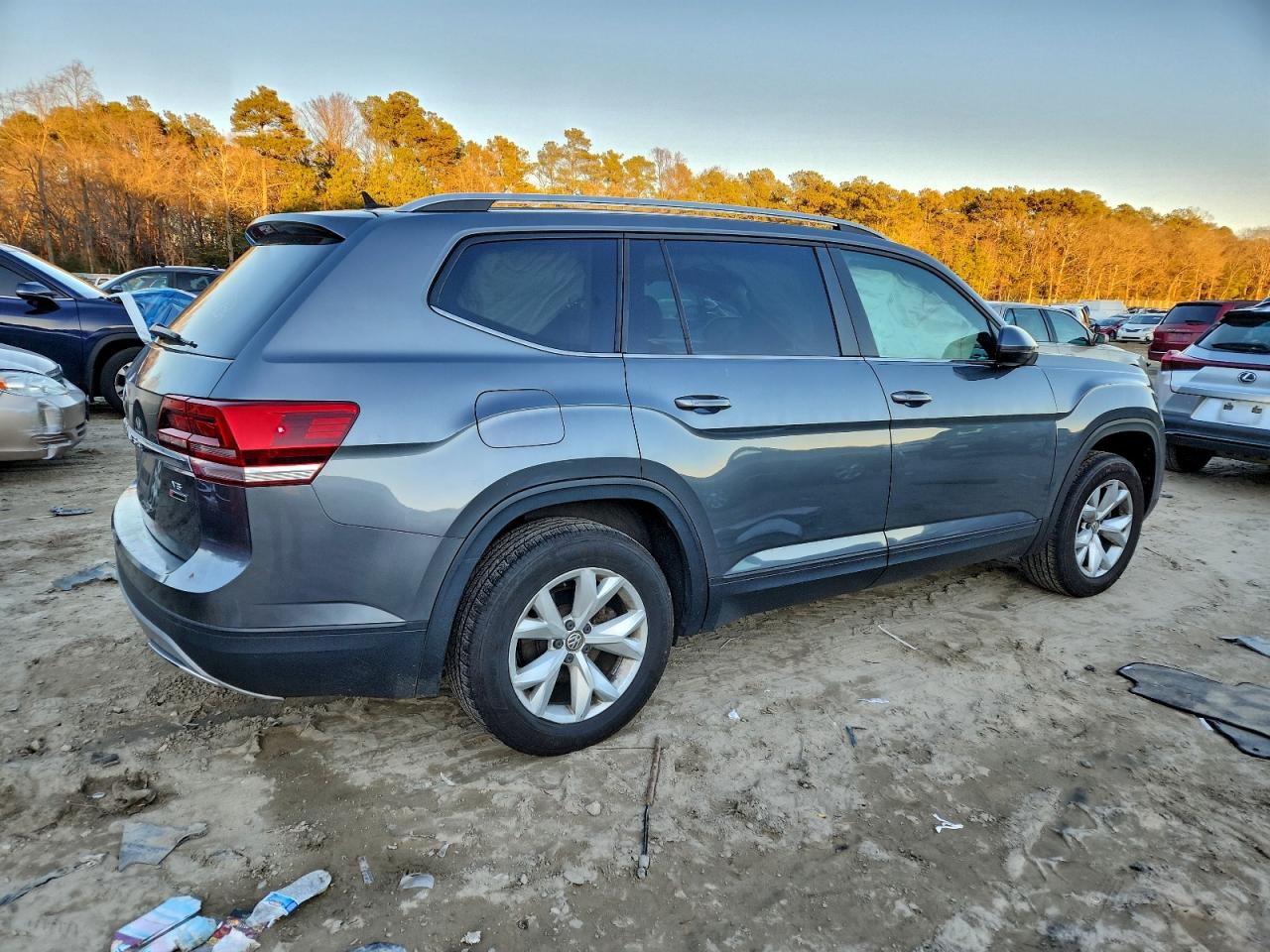 2018 VOLKSWAGEN ATLAS SE photo 5