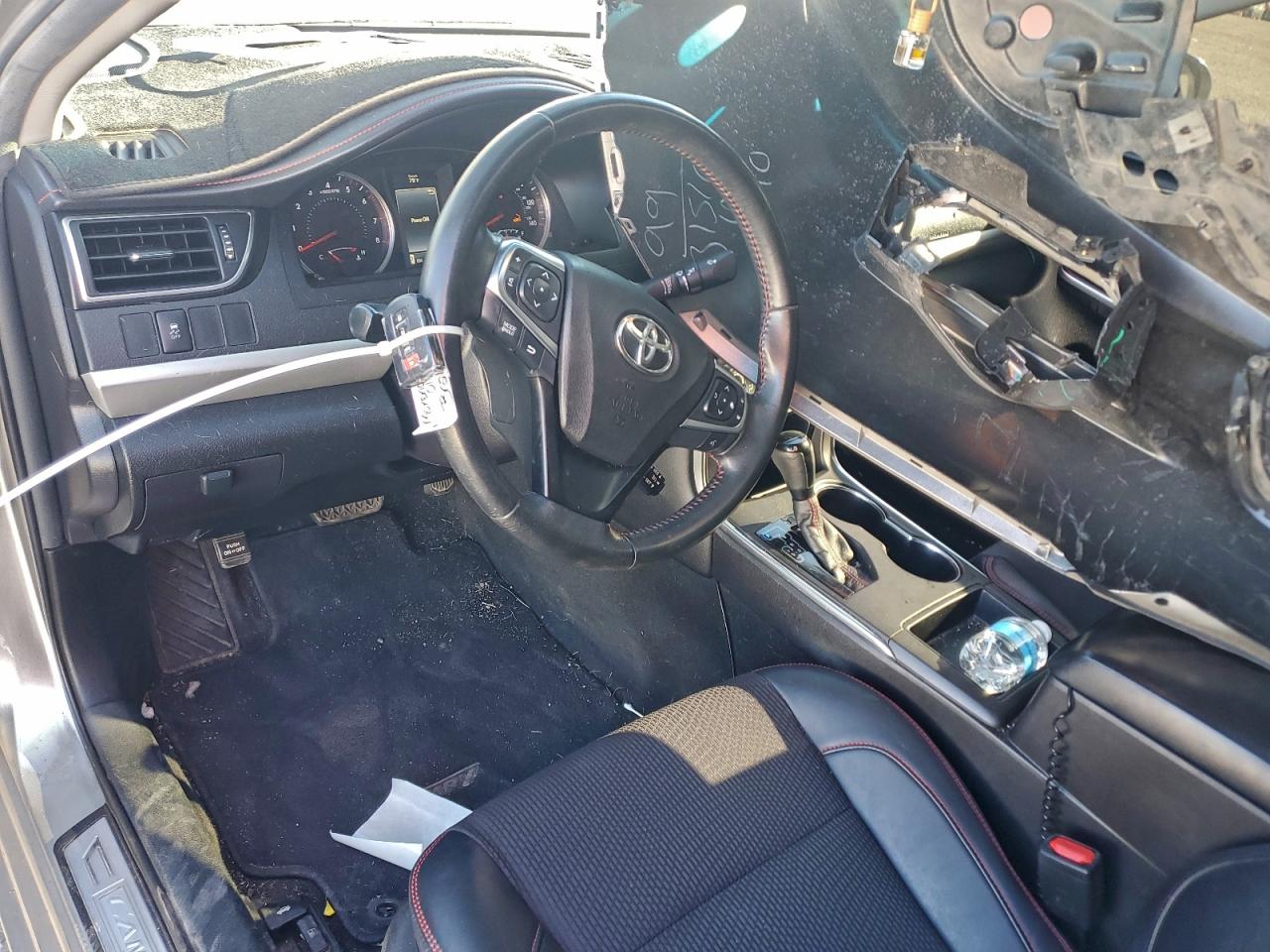 2016 TOYOTA CAMRY LE photo 8