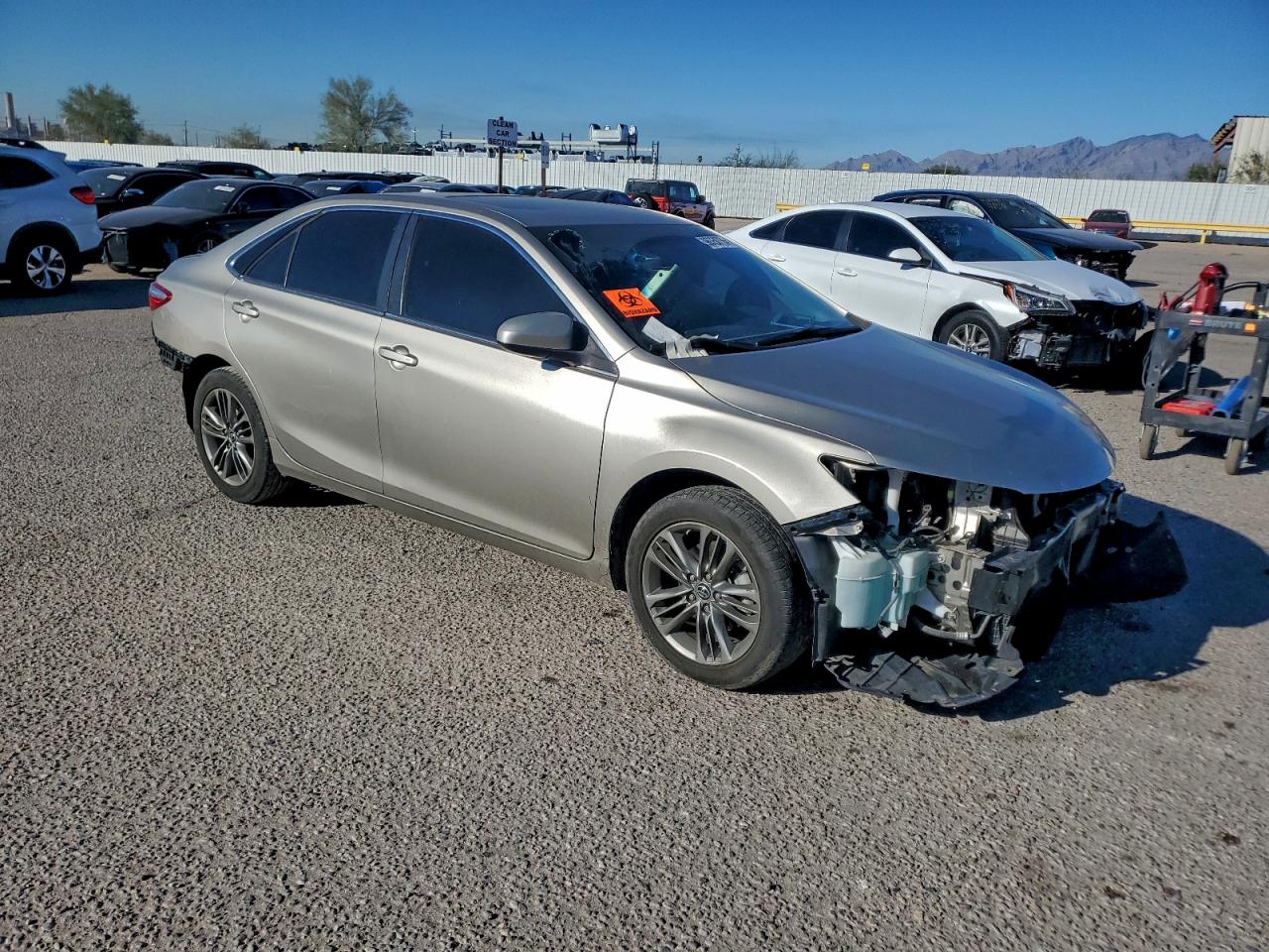2016 TOYOTA CAMRY LE photo 4