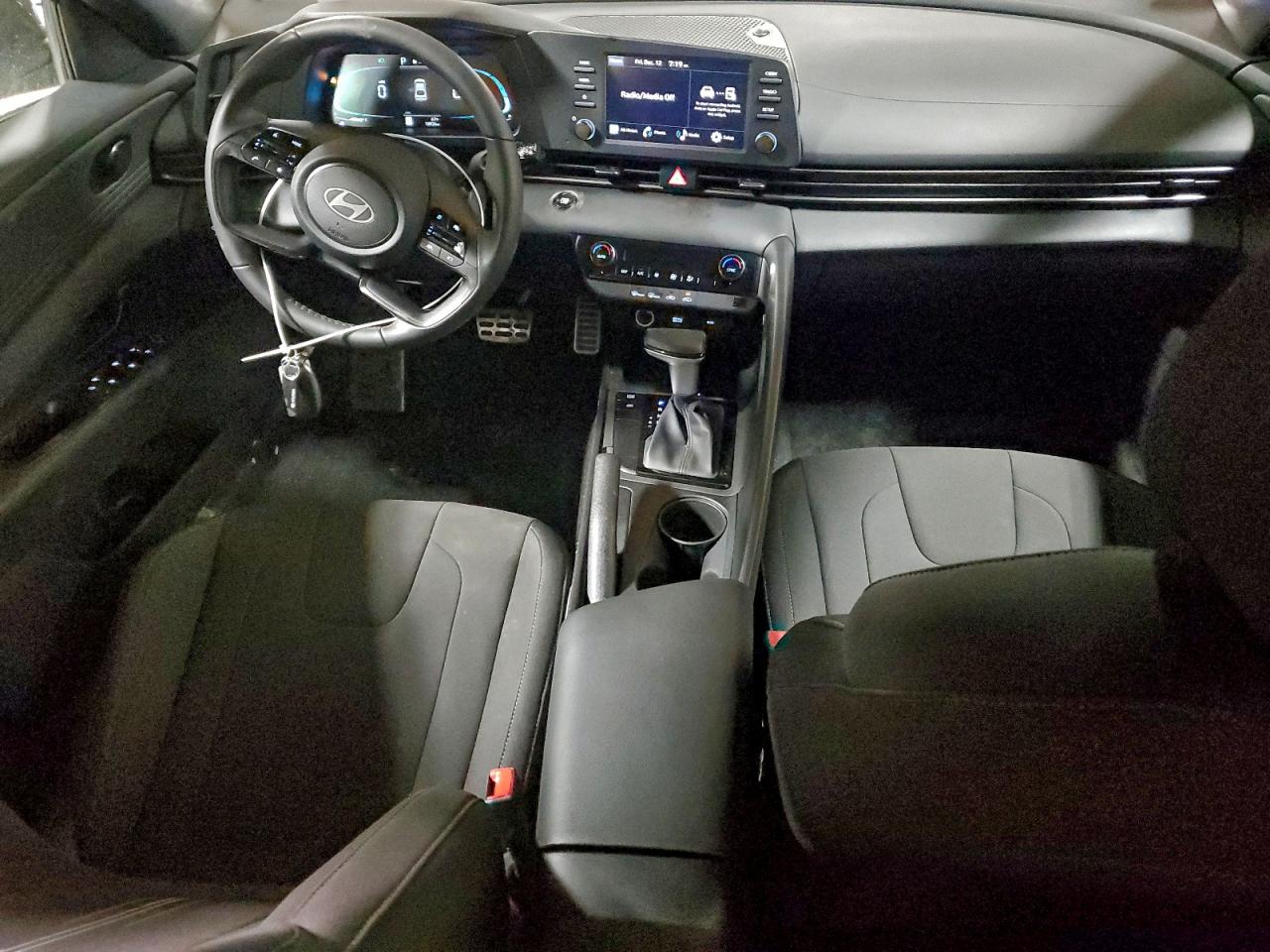 2025 HYUNDAI ELANTRA SEL SPORT photo 8