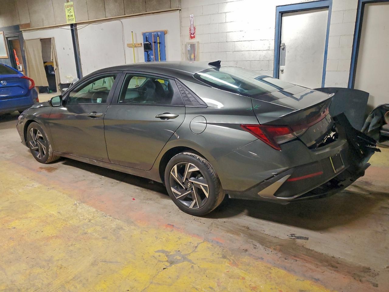 2025 HYUNDAI ELANTRA SEL SPORT photo 2