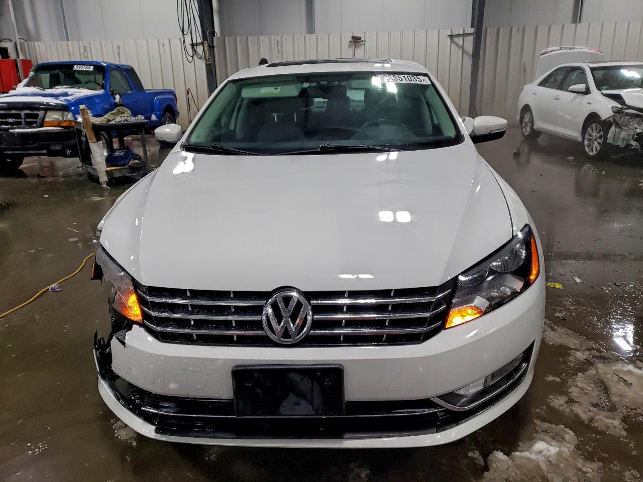 2014 VOLKSWAGEN PASSAT SEL photo 13