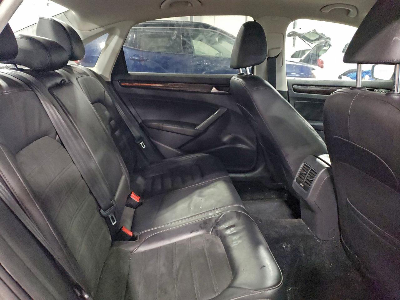 2014 VOLKSWAGEN PASSAT SEL photo 28