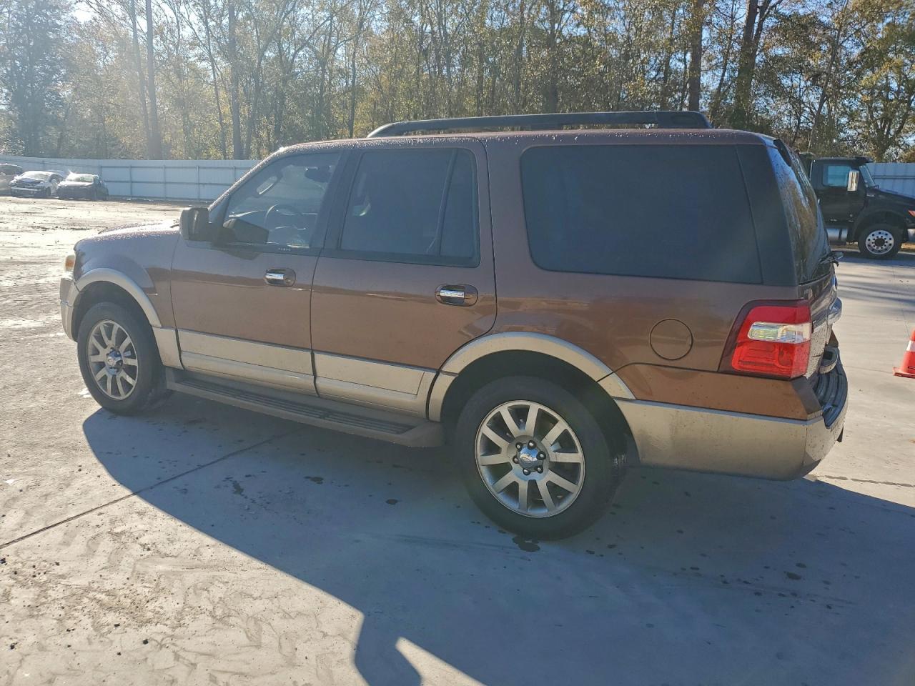 2011 FORD EXPEDITION XLT photo 2