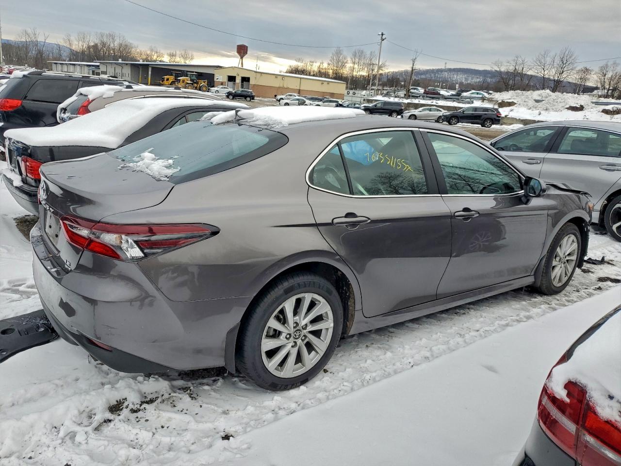 2023 TOYOTA CAMRY LE photo 3