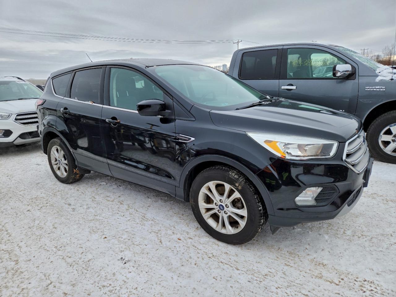 2017 FORD ESCAPE SE photo 4