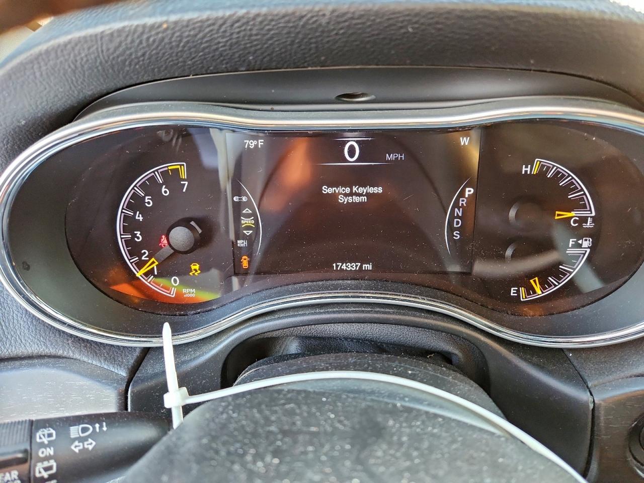2015 JEEP GRAND CHEROKEE LAREDO photo 33