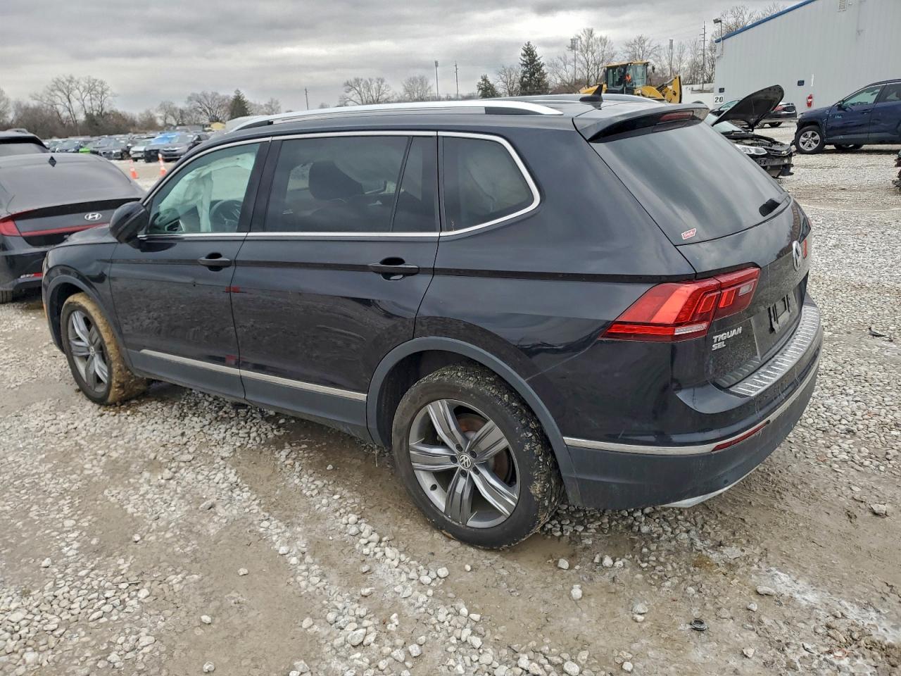 2020 VOLKSWAGEN TIGUAN SE photo 3